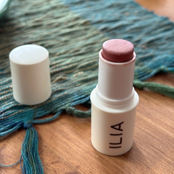 Makeup Bundle: Clinique, Yves St. Laurent, Glossier, Ilia, Laura Mercier - Picture 9 of 15